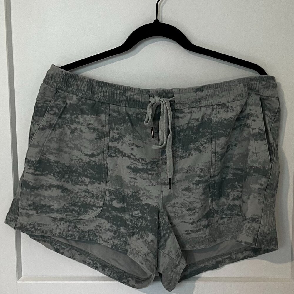 Athleta Shorts XL